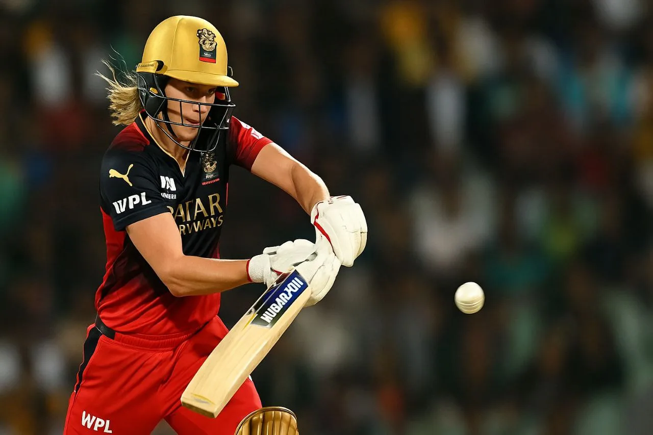 elyse perry pick up shot in rcb's jersey